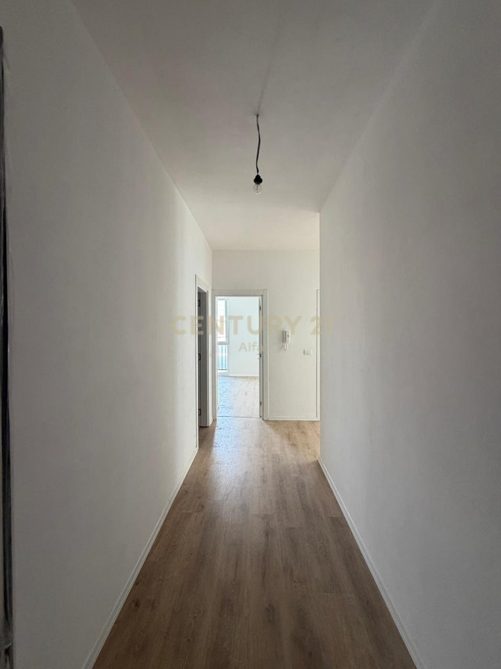 OAZ TIRANA 2 ,APARTAMENT 2+1+POST PARKIMI  PER SHITJE NE SAUK TE VJETER!