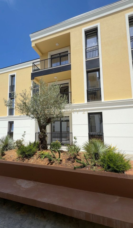 OAZ TIRANA 2 ,APARTAMENT 2+1+POST PARKIMI  PER SHITJE NE SAUK TE VJETER!