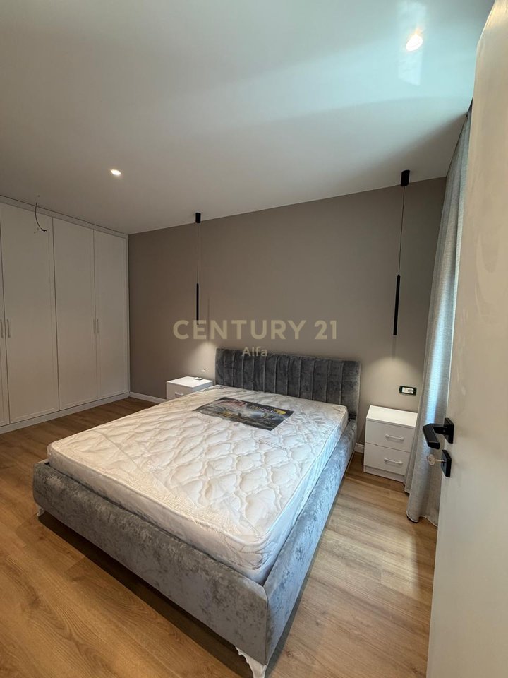 For rent 1+1+1 apartment with parking space in Xheluks Complex, Elbasan Street!