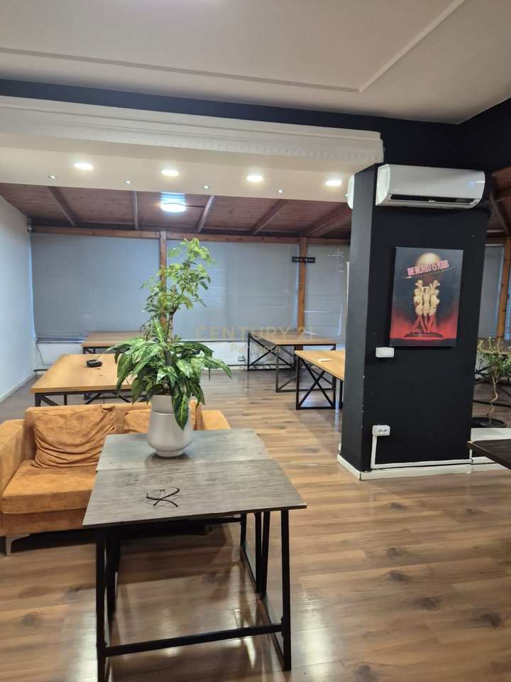 JEPET ME QIRA AMBIENT BIZNESI-RRUGA KAVAJES PERBALLE DELIJORGJIT