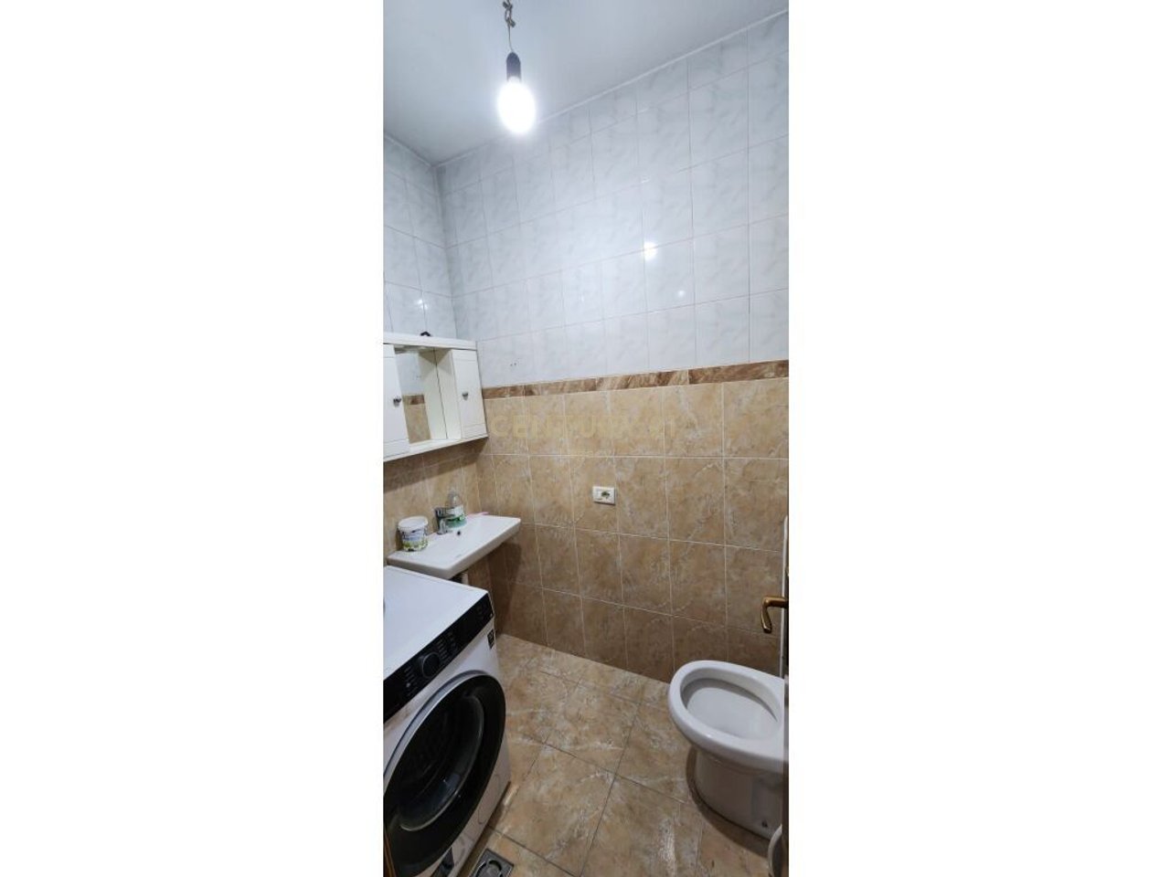 🏡 Jepet me qera apartament 2+1+2 në Rrugën Fortuzi, Tiranë!!