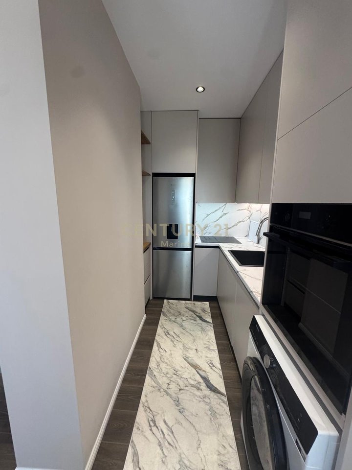 APARTAMENT 2+1+POST PARKIM PER QERA,NE CENTRALE!