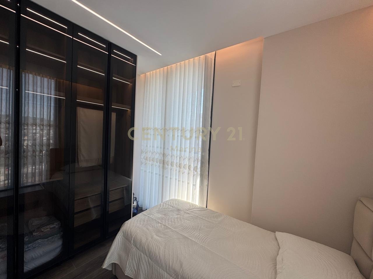APARTAMENT 2+1+POST PARKIM PER QERA,NE CENTRALE!