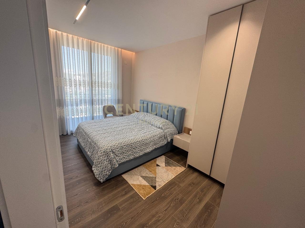 APARTAMENT 2+1+POST PARKIM PER QERA,NE CENTRALE!