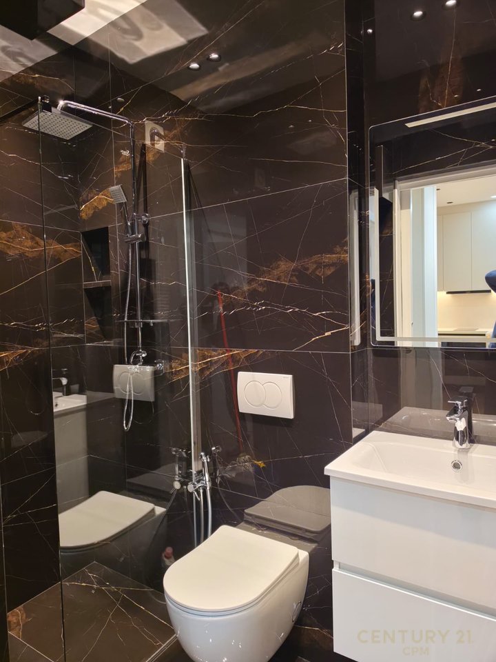 Apartament 1+1+P për Qira tek Ish Blloku, Tiranë - 750€