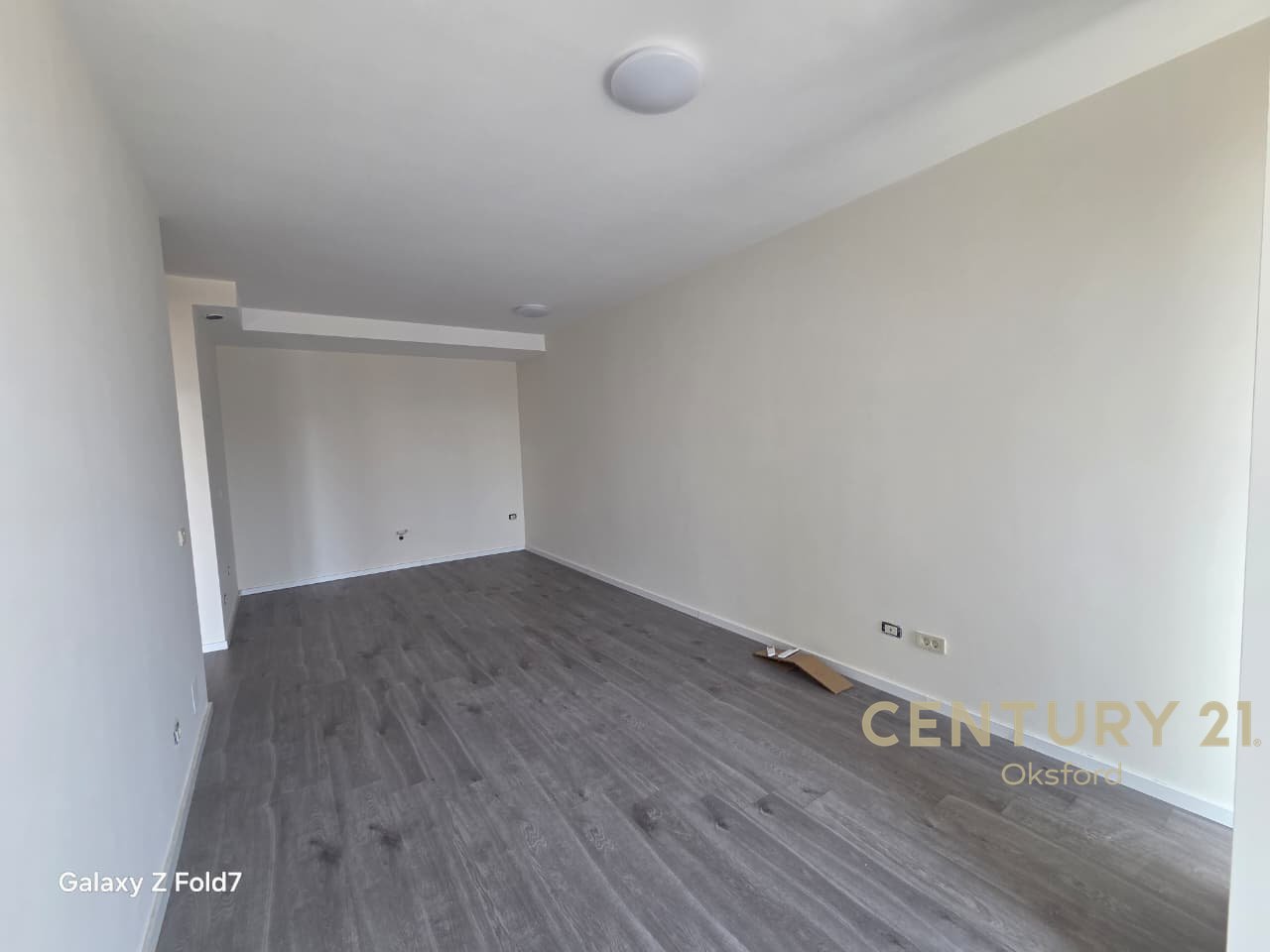 Jepet me qira apartament 1+1 per zyra ne Rrugën Mine Peza , Rezidenca Golden Tower!