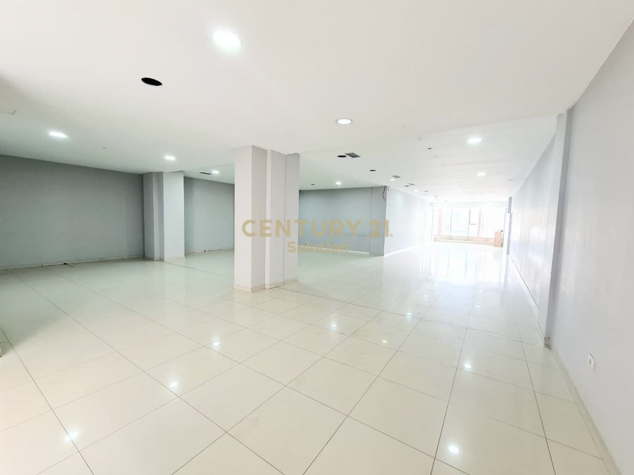 BUSINESS UNIT 324M2 FOR RENT, ASTIR ON MAIN STREET!