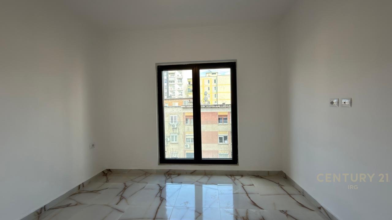 Appartamento 2+1+2 per ufficio disponibile in via Barrikadave!