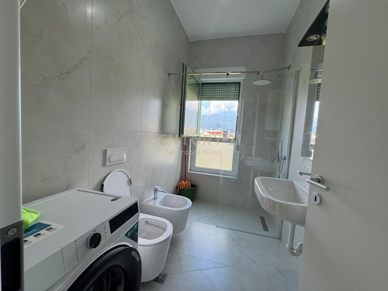 Appartamento 2+1+2 in affitto a Rezidenca Kadiu, Ali Demi