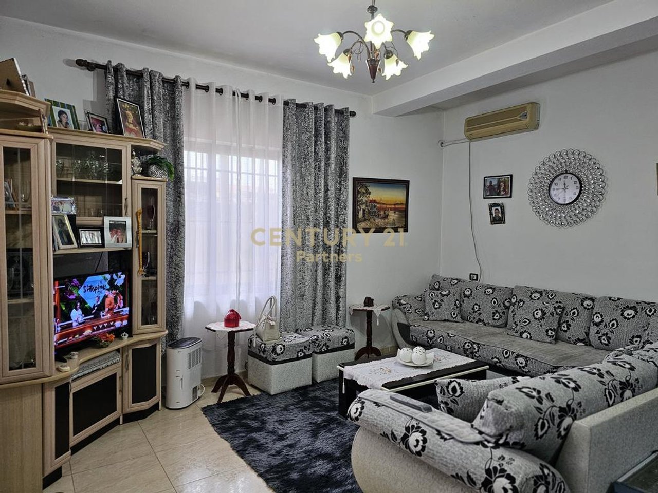 For sale private 2-storey villa on Jordan Misja street