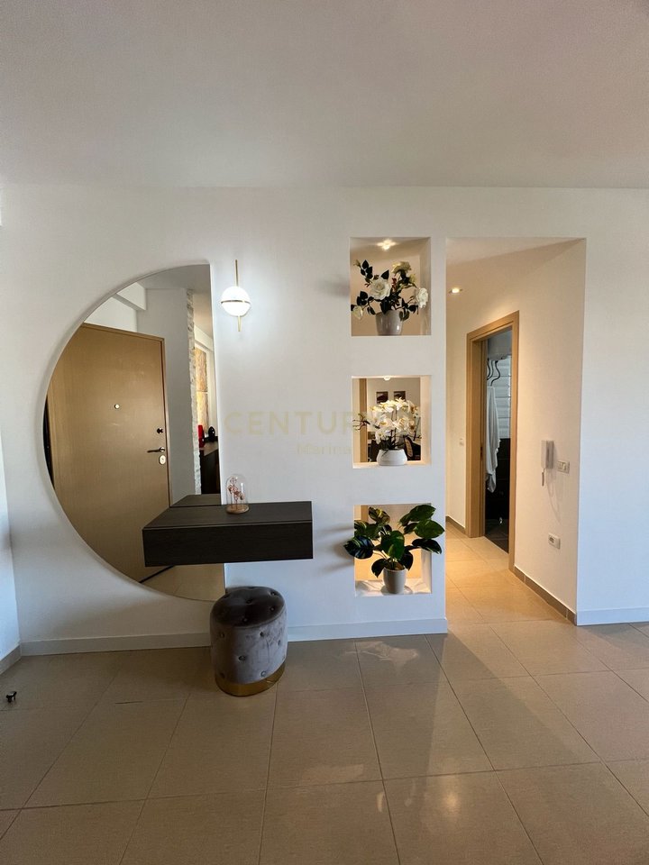 APARTAMENT MODERN PER SHITJE ,PRANE LUNGOMARES.