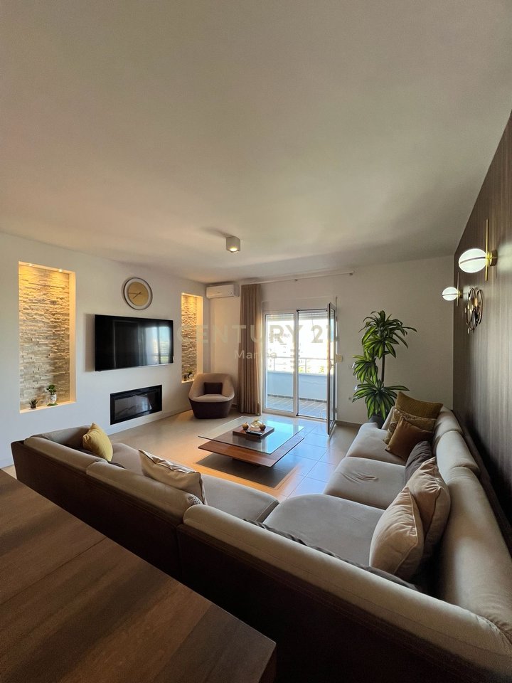APARTAMENT MODERN PER SHITJE ,PRANE LUNGOMARES.
