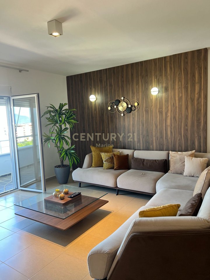 APARTAMENT MODERN PER SHITJE ,PRANE LUNGOMARES.