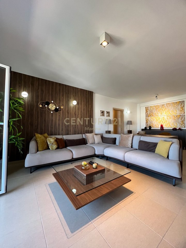 APARTAMENT MODERN PER SHITJE ,PRANE LUNGOMARES.