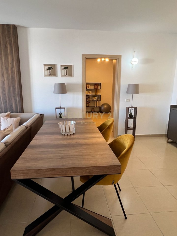 APARTAMENT MODERN PER SHITJE ,PRANE LUNGOMARES.