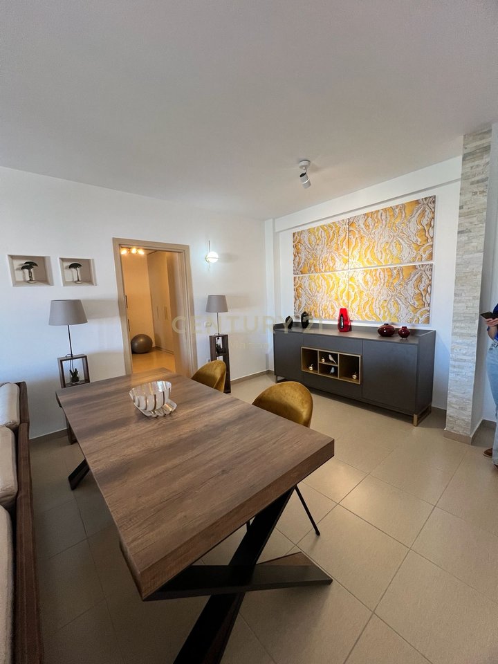 APARTAMENT MODERN PER SHITJE ,PRANE LUNGOMARES.