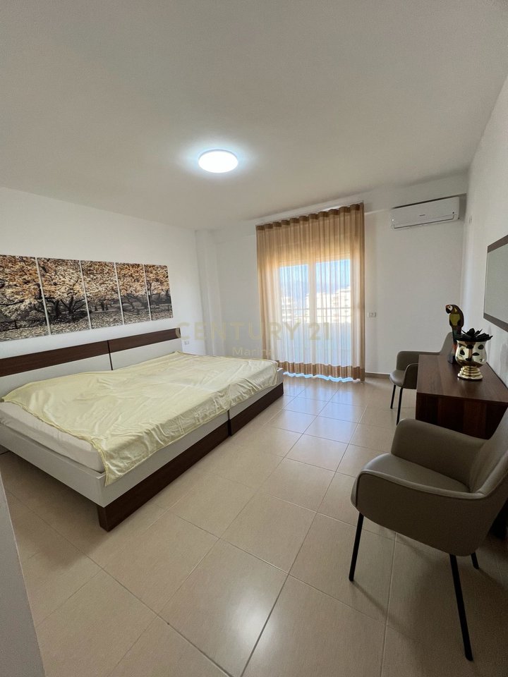 APARTAMENT MODERN PER SHITJE ,PRANE LUNGOMARES.