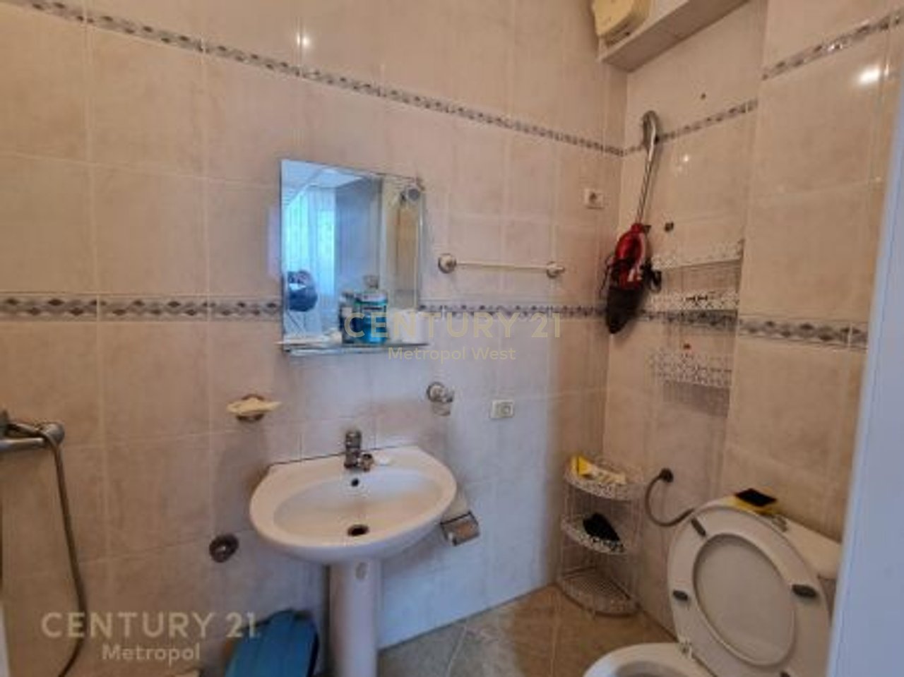 APARTMENT FOR RENT 2+1+2 IN THE CENTER (Opposite Toptani)