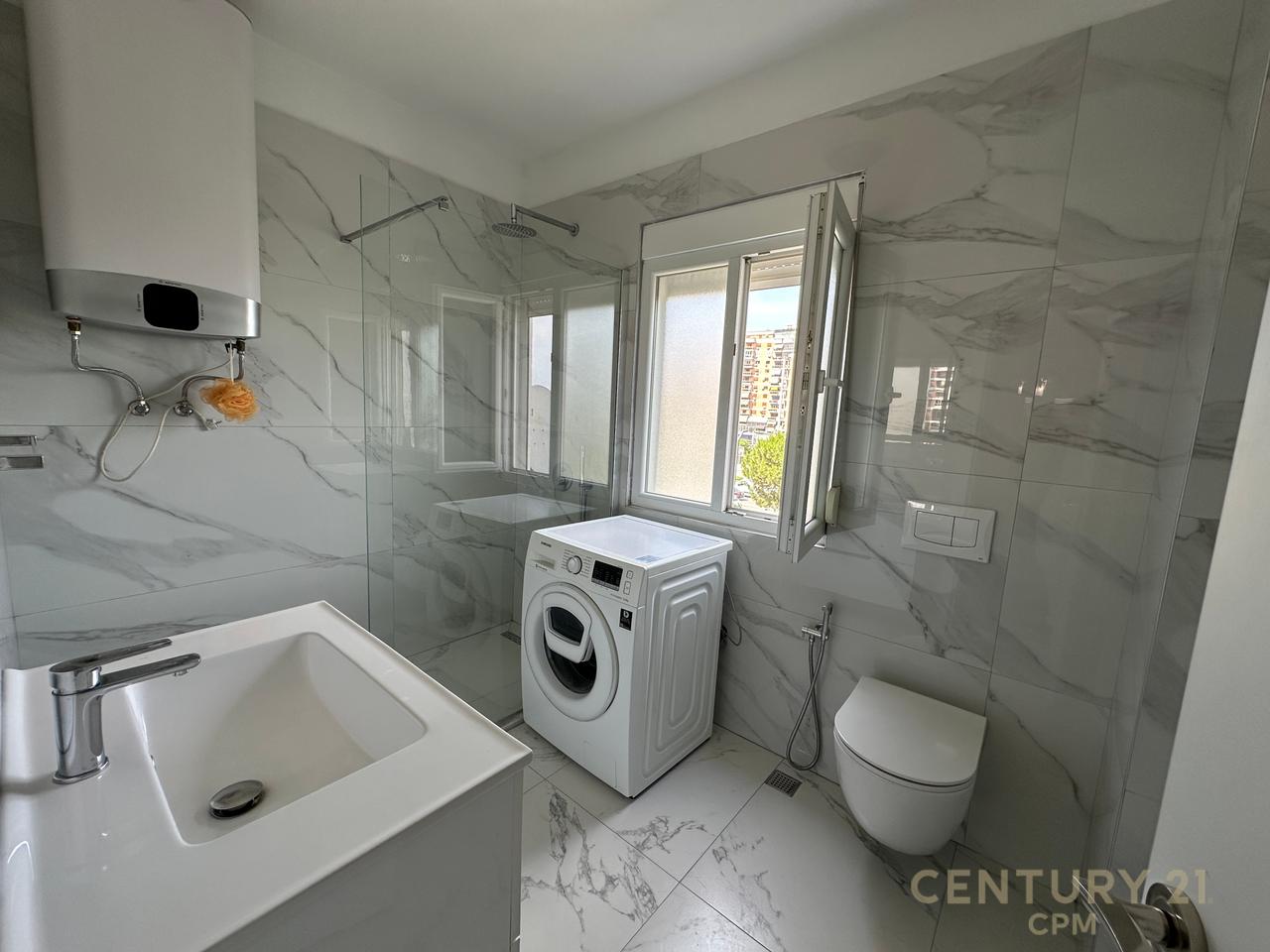 Jepet me Qira Apartament i Restauruar për Zyra Pranë Bulevardit të Ri