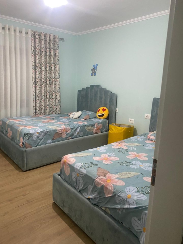 Apartament 2+1 Me Qira prane Varrit të Bamit, Tiranë | 120 m²
