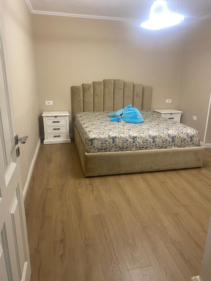 Apartament 2+1 Me Qira prane Varrit të Bamit, Tiranë | 120 m²