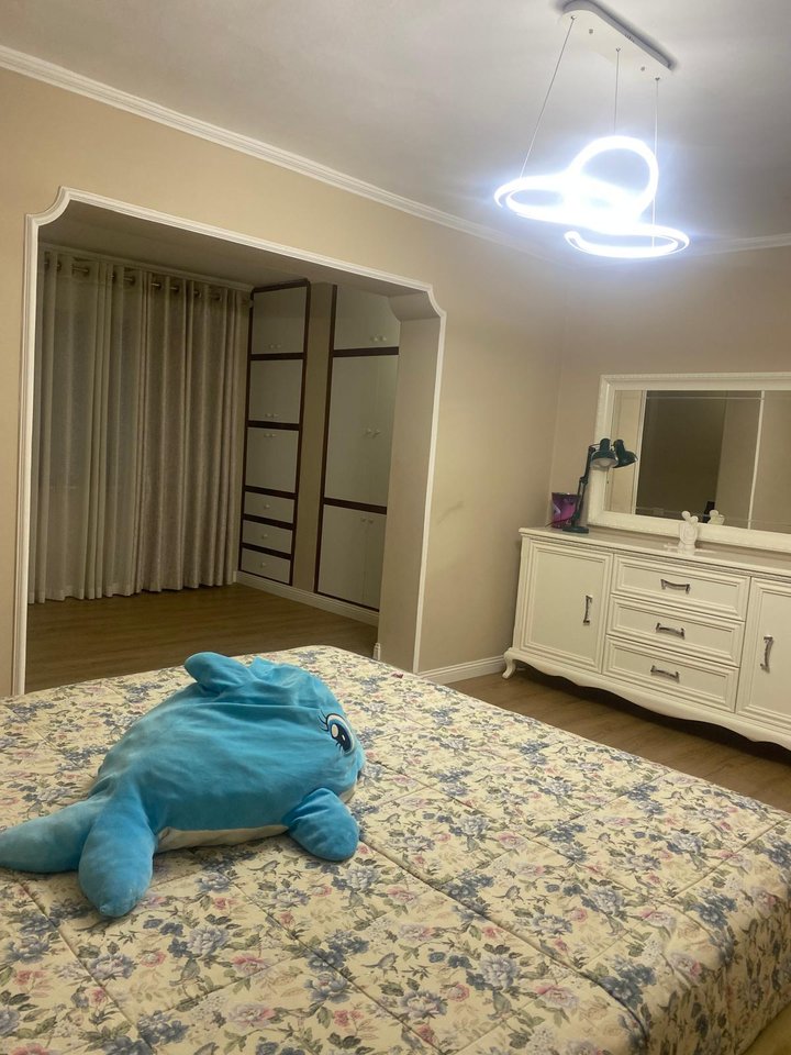 Apartament 2+1 Me Qira prane Varrit të Bamit, Tiranë | 120 m²