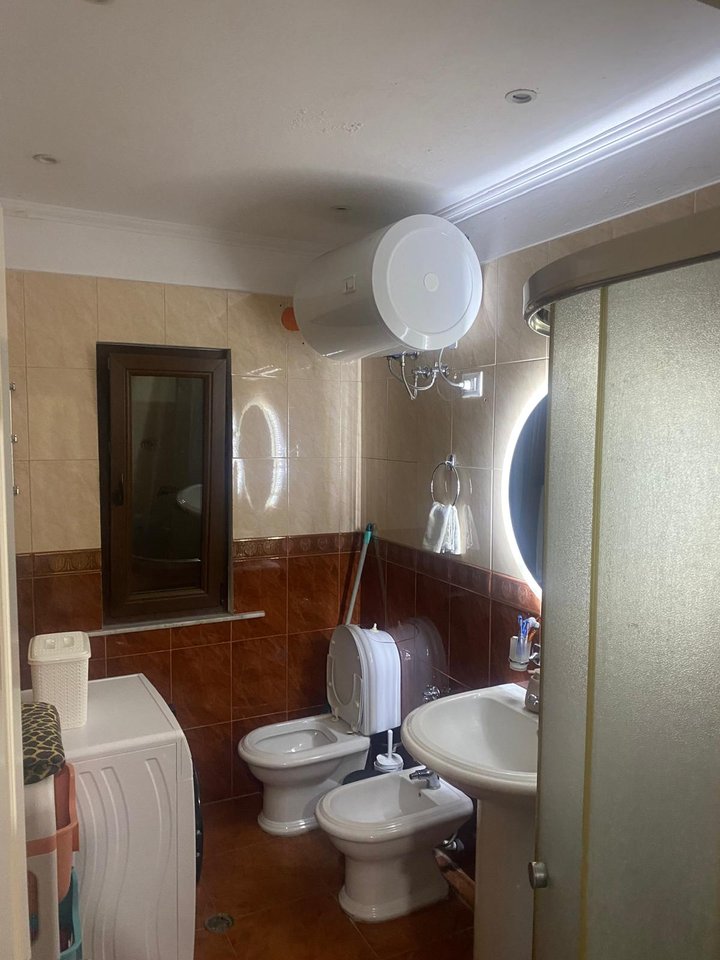 Apartament 2+1 Me Qira prane Varrit të Bamit, Tiranë | 120 m²