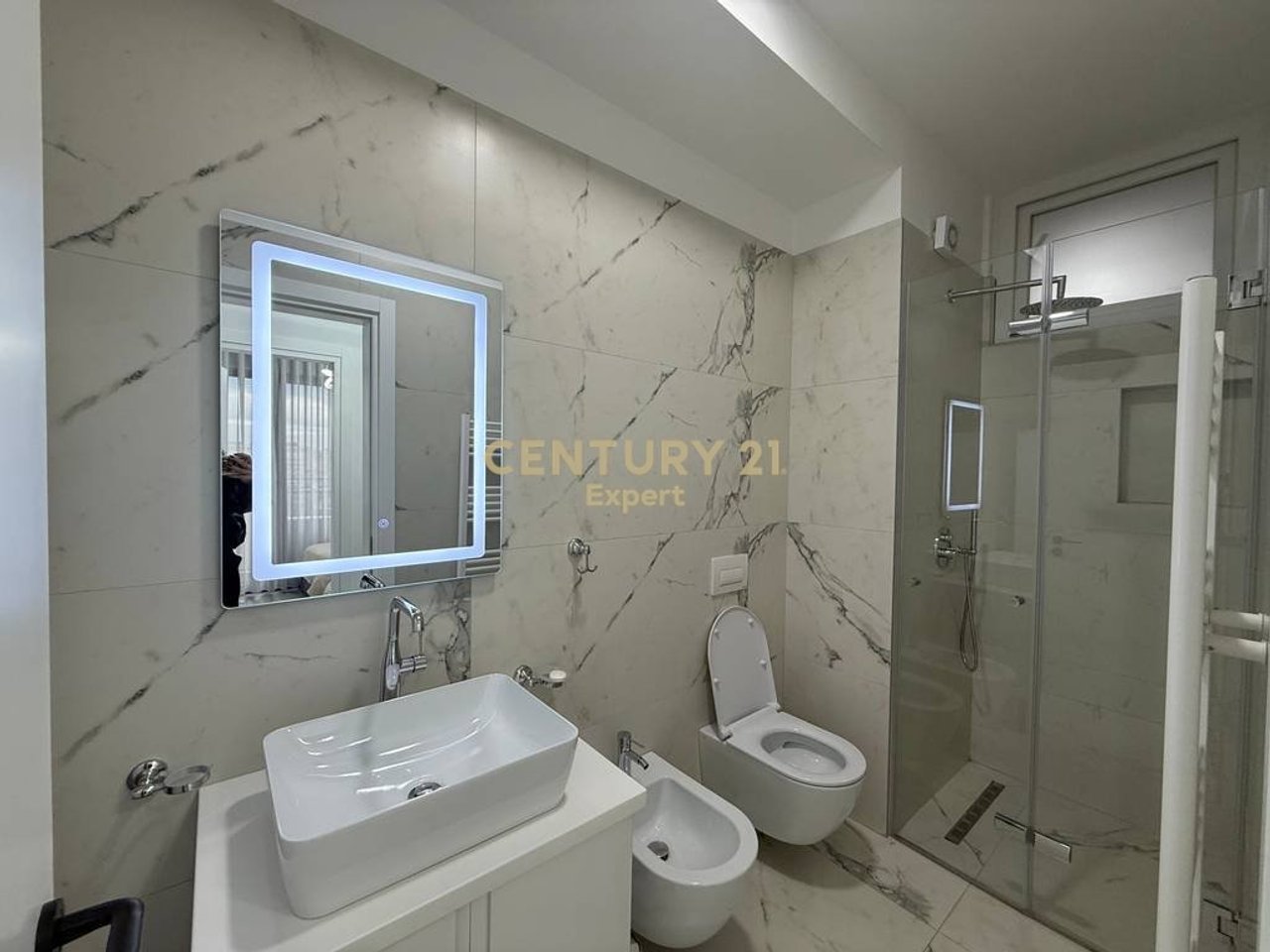 APARTAMENT 2+1+2+POST PARKIMI PER QIRA NE DON BOSKO!