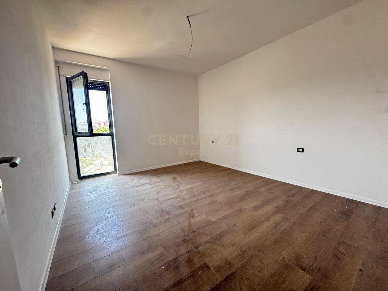 SHESIM APARTAMENT 1+1 TEK ISH FUSHA E AVIACIONIT!