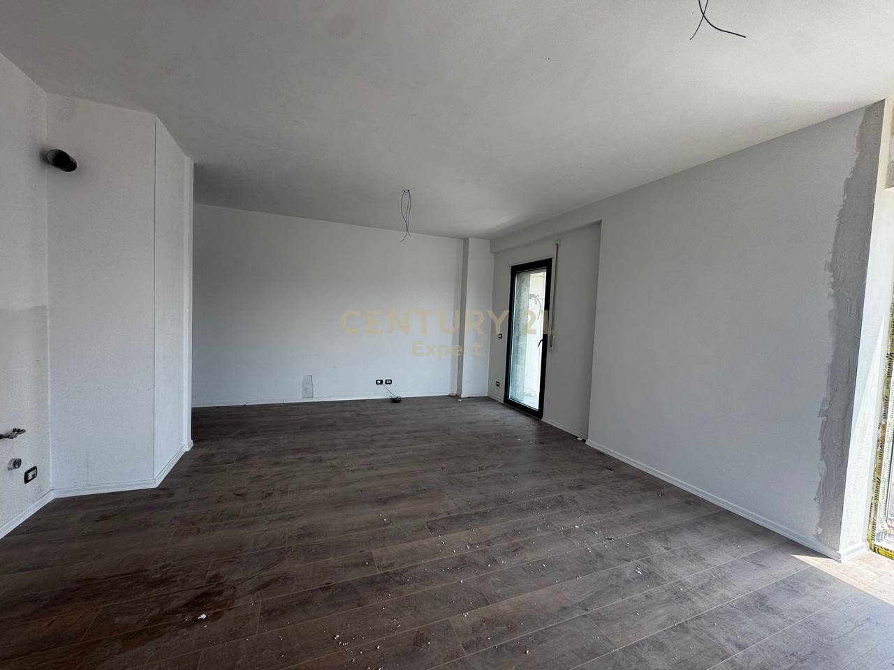 SHESIM APARTAMENT 1+1 TEK ISH FUSHA E AVIACIONIT!