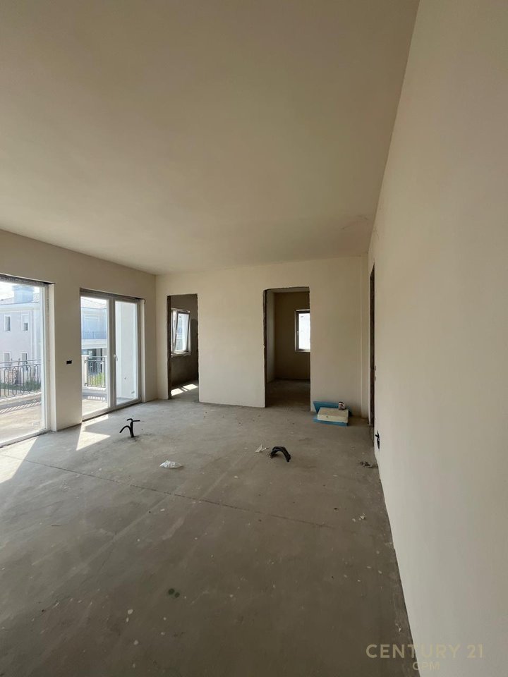 EXCLUSIVE VILLA FOR SALE WITH POOL, ROLLING HILLS 2