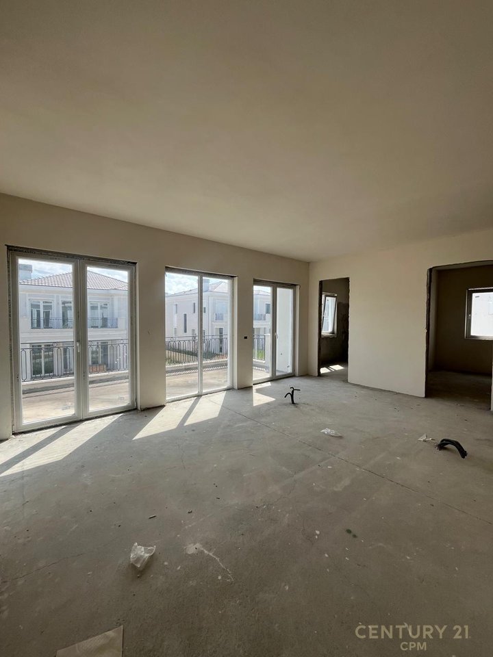 EXCLUSIVE VILLA FOR SALE WITH POOL, ROLLING HILLS 2