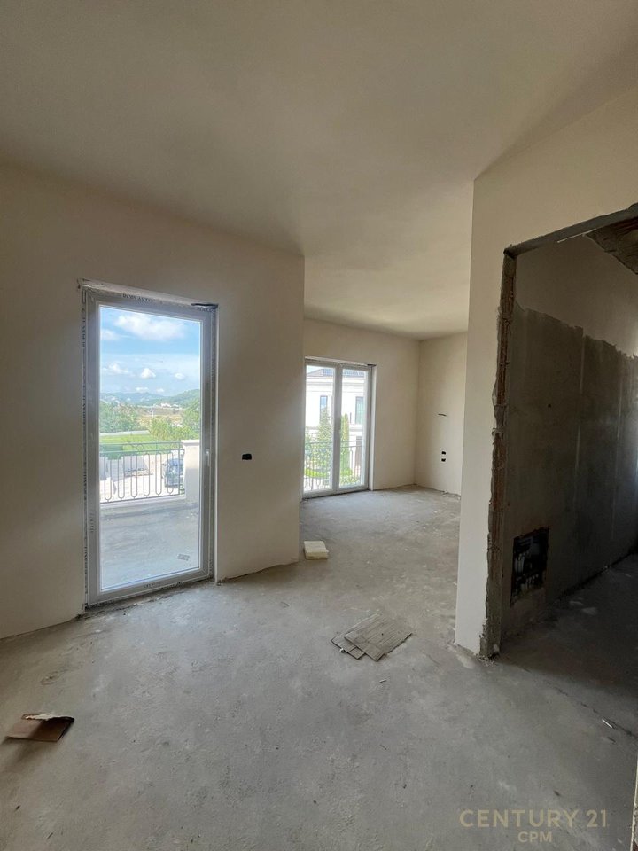 EXCLUSIVE VILLA FOR SALE WITH POOL, ROLLING HILLS 2