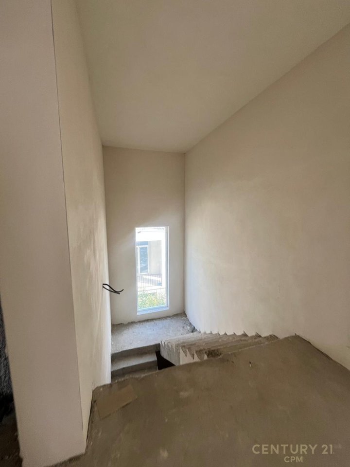 EXCLUSIVE VILLA FOR SALE WITH POOL, ROLLING HILLS 2