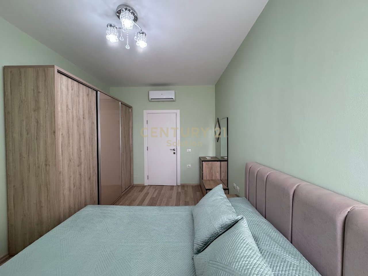 APARTAMENT 1+1 PER QIRA PRANE TOPTANIT!