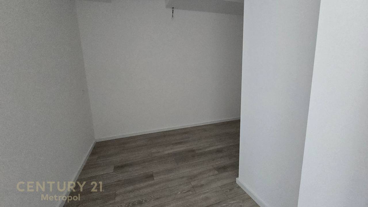 Vile per qira ne rezidence private, prane Liqenit te Thate!