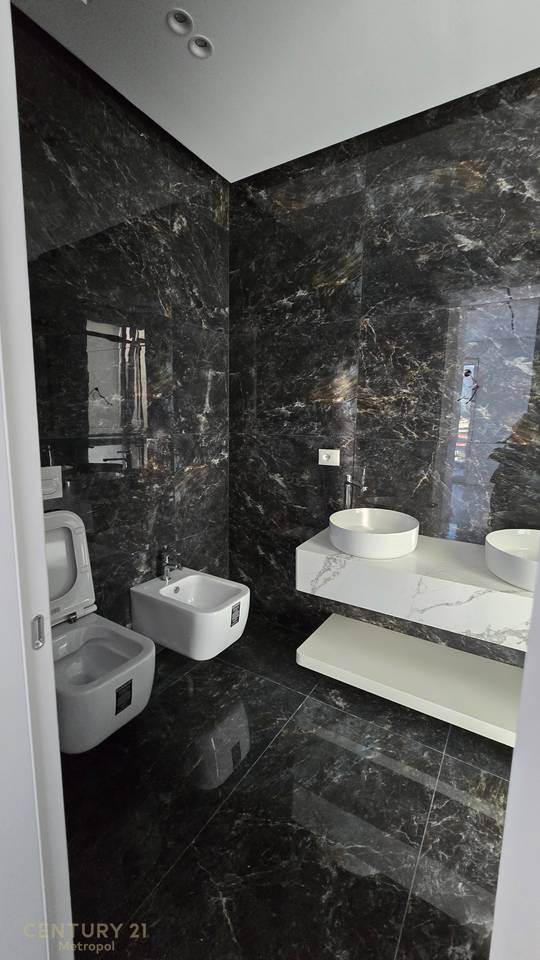 Villa con piscina in affitto in una residenza privata, vicino al Lago Secco!