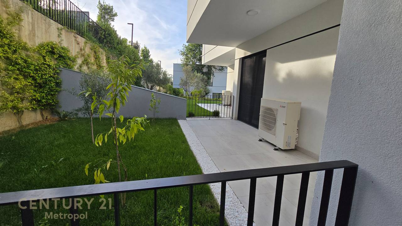 Villa con piscina in affitto in una residenza privata, vicino al Lago Secco!