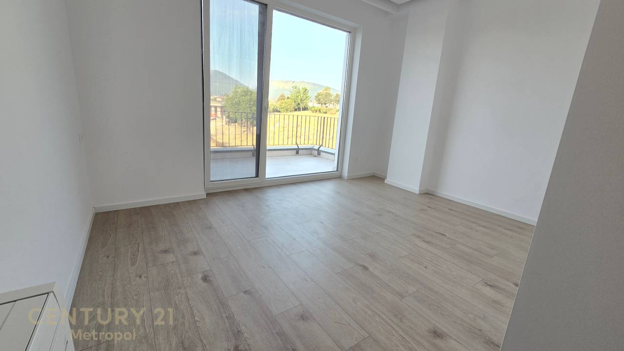 Villa con piscina in affitto in una residenza privata, vicino al Lago Secco!