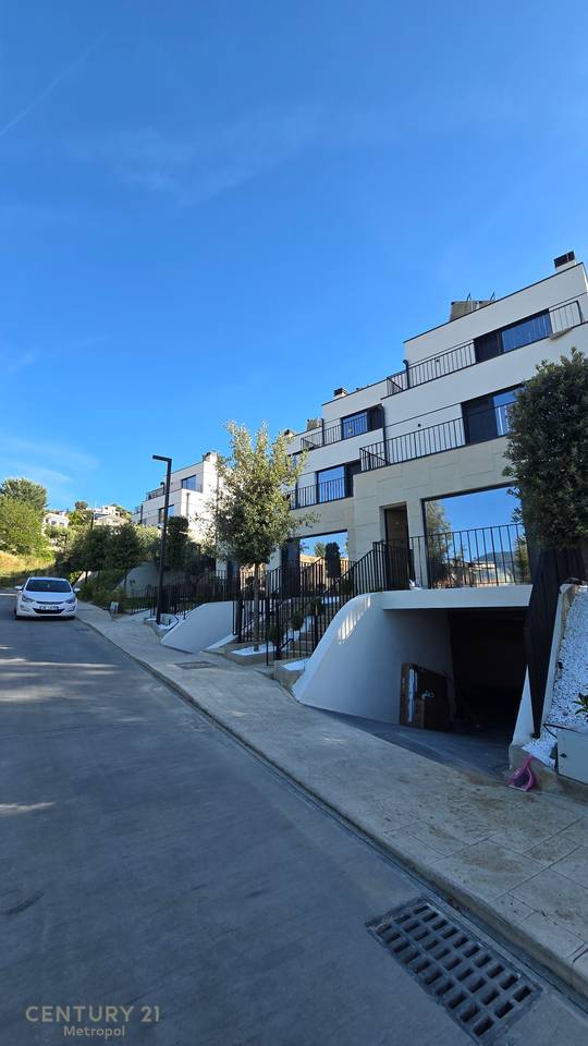 Villa con piscina in affitto in una residenza privata, vicino al Lago Secco!