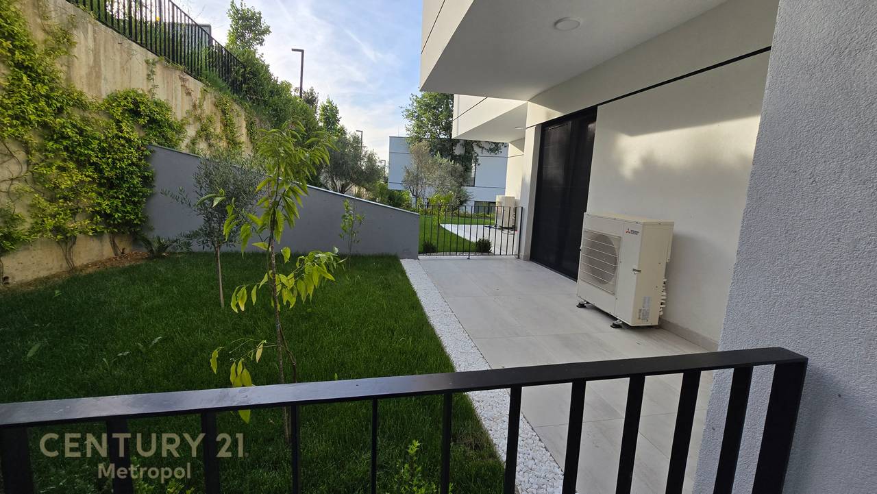 Villa con piscina in affitto in una residenza privata, vicino al Lago Secco!