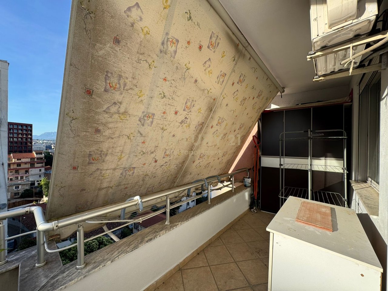Rruga e Barrikadave, apartament 2+1+2 me qira