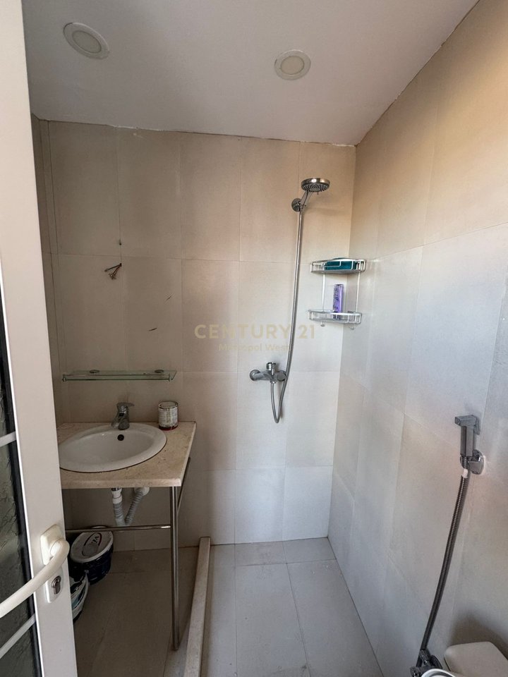 Rruga e Barrikadave, apartament 2+1+2 me qira