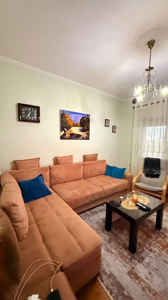 KOMPLEKS BANIMI DHE BIZNESI PËR SHITJE NË KORÇË – INVESTIM IDEAL PËR TURIZËM DHE AKTIVITETE SHËRBIMI