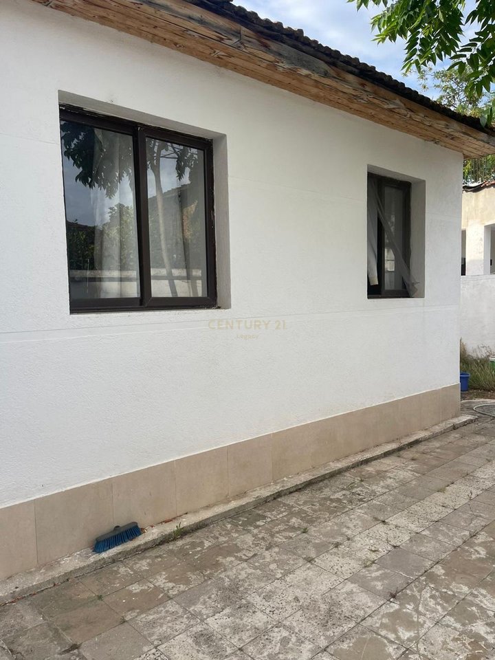 Casa privata 2+1 in vendita – Via Ali Derhemi, Tirana