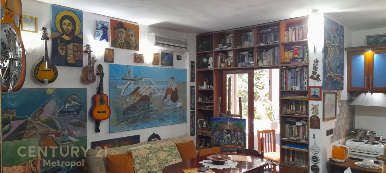 Apartament 1+1 për Shitje pranë Kupolës, Laprakë