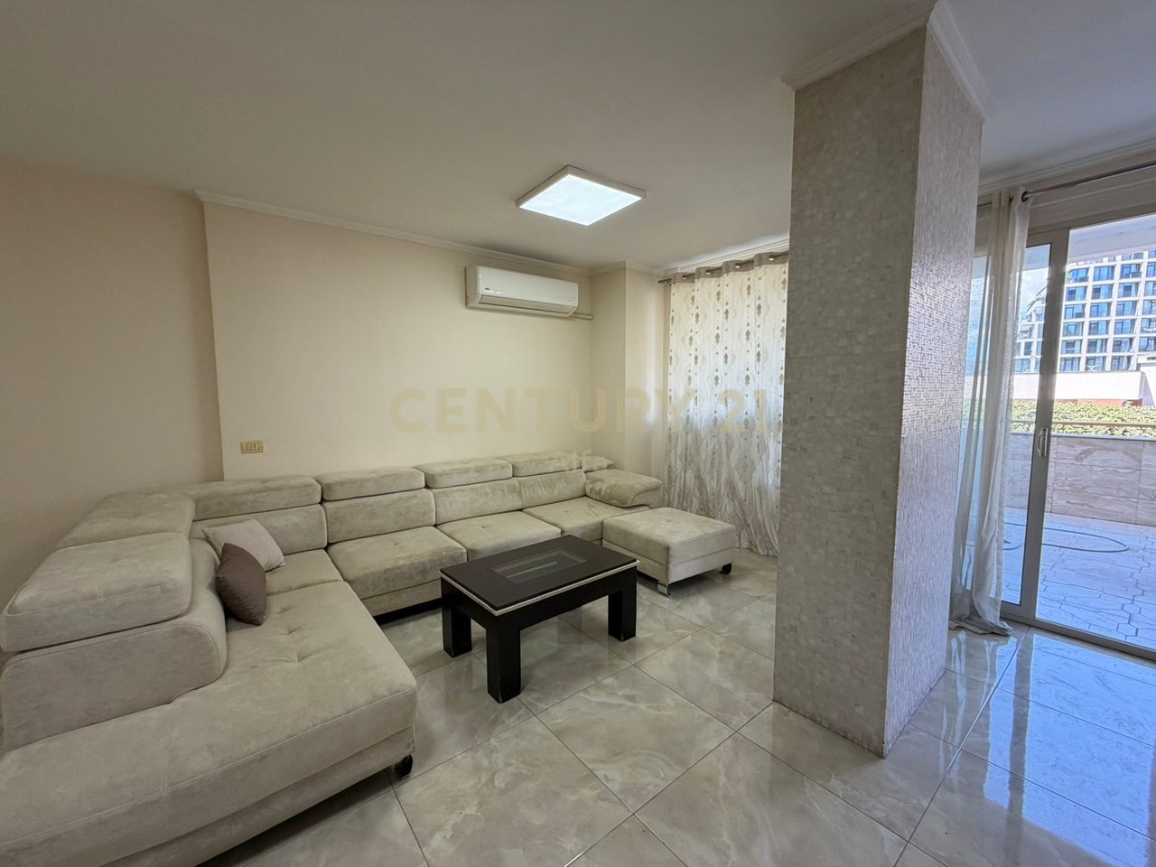 Zyrë Premium 210 m² me Verandë dhe Pamje nga Liqeni Artificial i Tiranës – Kati 5