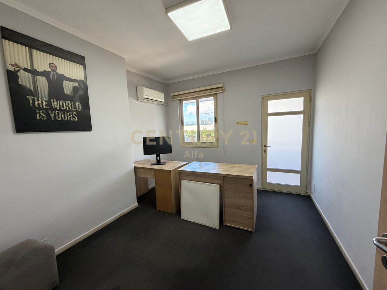 Zyrë Premium 210 m² me Verandë dhe Pamje nga Liqeni Artificial i Tiranës – Kati 5