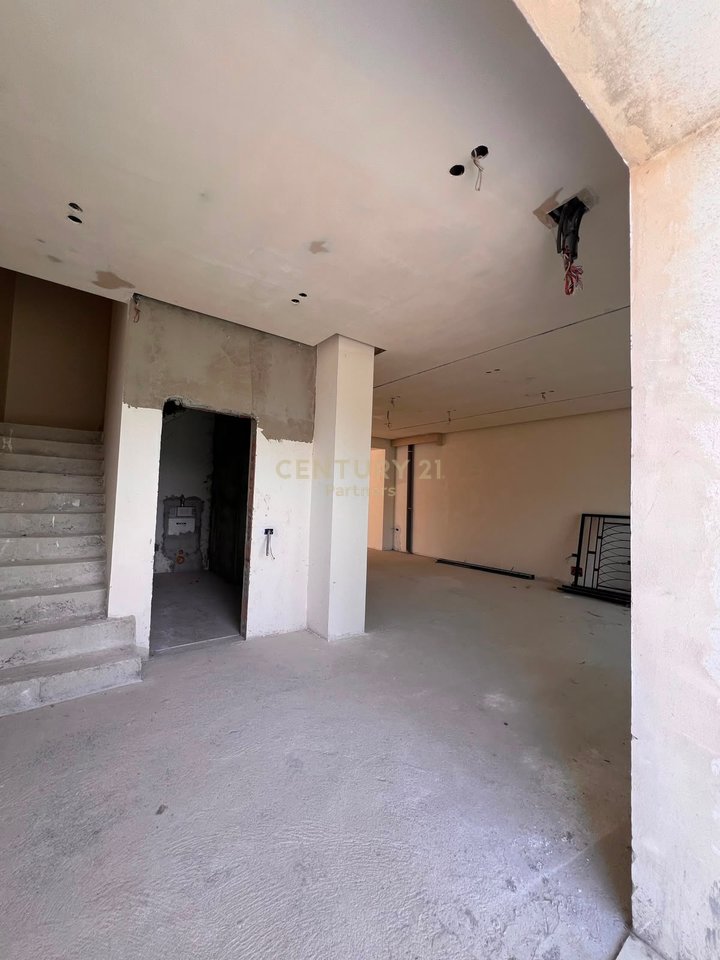‼️SHITET VILË 2-KATËSHE NË REZIDENCËN ALEKSANDROS – ME PAMJE PANORAMIKE NGA TIRANA‼️
