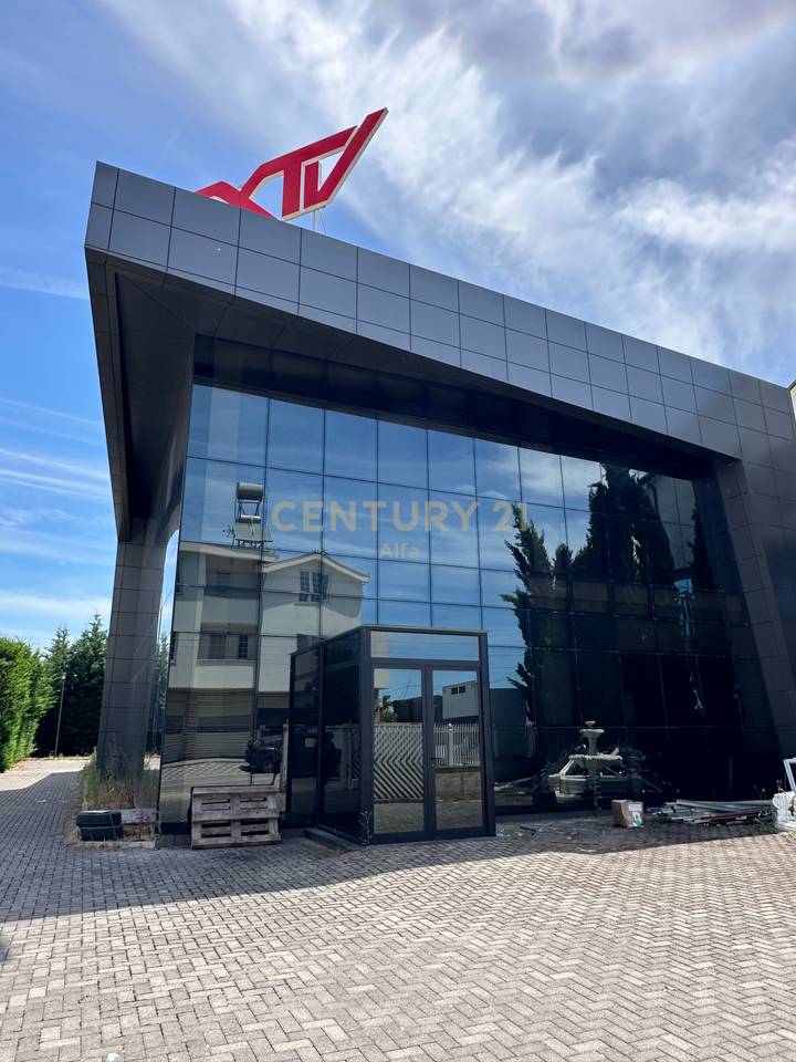 Affittasi locale commerciale su 3 piani a Kamëz – ideale per diverse attività !!